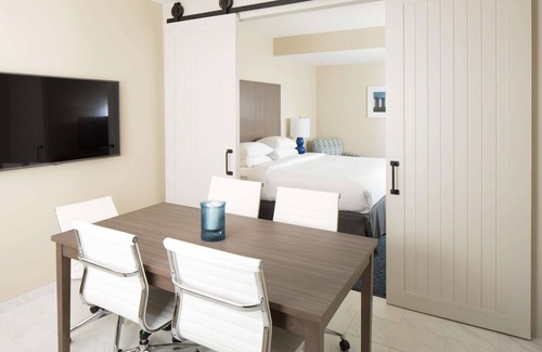 Urbandale Hotel | Hotel Renovo Des Moines Urbandale,Tapestry Collection Hilton