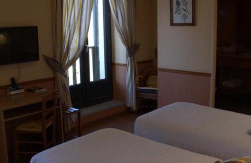 Chambon-sur-Dolore Hotel | Hotel Restaurant La Clairiere