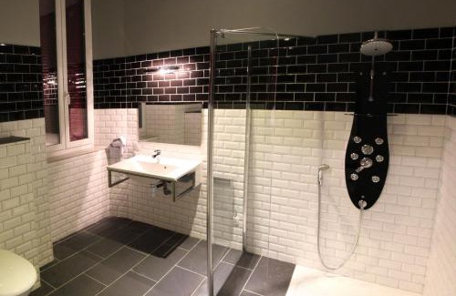 Le Cheylard Hotel | Hotel-Restaurant des Voyageurs