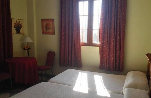 Pinos Puente House | Hotel Restaurante Montserrat
