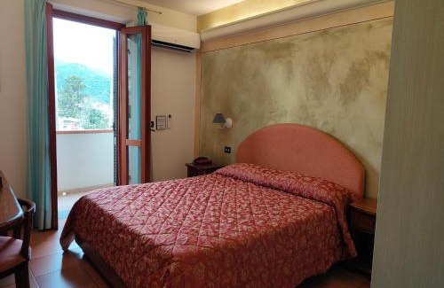 Santa Maria del Giudice House | Hotel Ristorante da Carlos