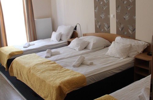 Rozsadomb Hotel | Hotel Rose City