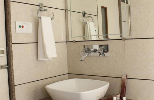 GIDC Hotel | Hotel Royal Shelter