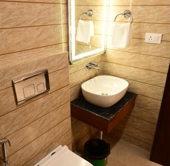 Hazratganj Hotel | Hotel Royal Suites