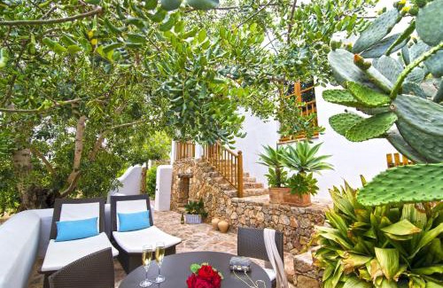 Sant Carles de Peralta House | Hotel Rural & Spa Can Curreu