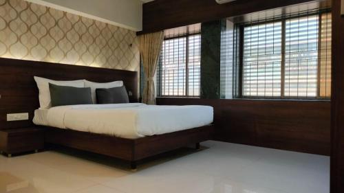 Airoli Hotel | Hotel Sai Nidhi Executive-MindSpace Airoli Navi Mumbai