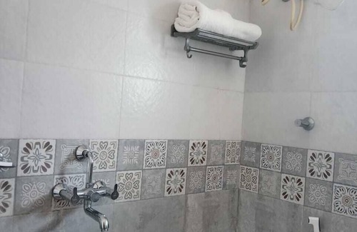 Yadagirigutta Hotel | Hotel Sannidhi Emerald