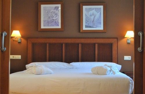 Carbajal de la Legua Hotel | Hotel Santiago de León