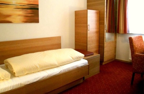 Voecklabruck Bed & Breakfast | Hotel Schillerhof