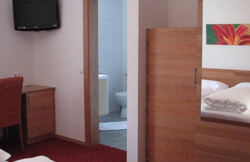 Voecklabruck Bed & Breakfast | Hotel Schillerhof