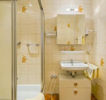Bad Konig Hotel | Hotel Schloessmann Garni