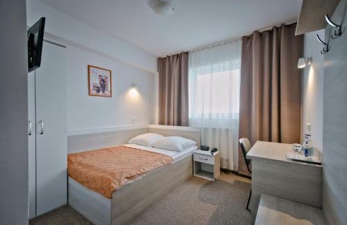 Lancut Hotel | Hotel Sezam Kraczkowa