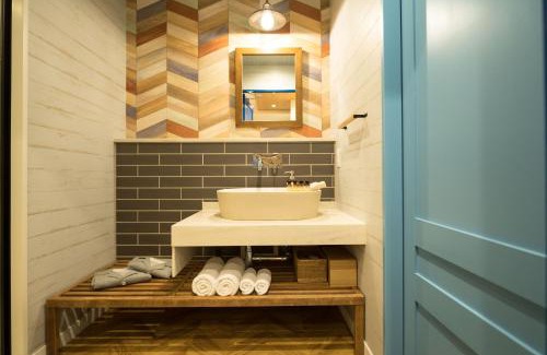 Karasumaoike Hotel | HOTEL SHIKISAI KYOTO