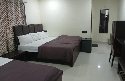 Lakdi Ka Pul Hotel | Hotel Sree Silver Oak- Beside Niloufer Cafe Lakdikapul