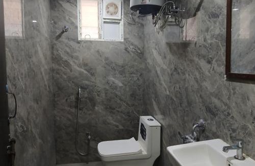 Lakdi Ka Pul Hotel | Hotel Sree Silver Oak- Beside Niloufer Cafe Lakdikapul