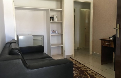 Selebi-Phikwe Hotel | Hotel Stone House