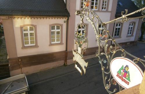 Etzenrot Hostel | Hotel Strauss