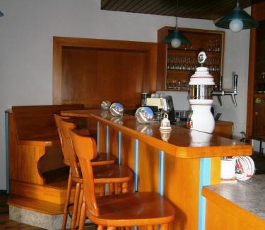 Etzenrot Hostel | Hotel Strauss
