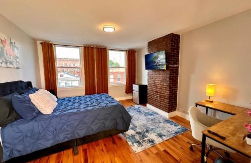 McGinley Square House | Hotel-Style, No Host, Professionally Managed ID265