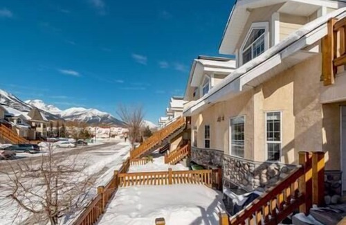East Kootenay Apartment | Hotel Style Suite/New Mattress/Private