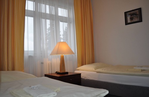 Dolni Pocernice Hotel | Hotel Svornost