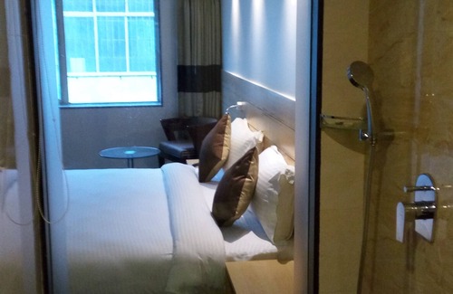 GIDC Hotel | Hotel The Blossom