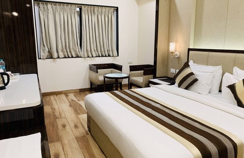 Sohagpur Hotel | Hotel The Grand Kaushalya