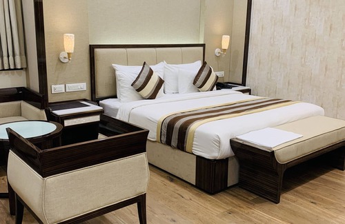 Sohagpur Hotel | Hotel The Grand Kaushalya