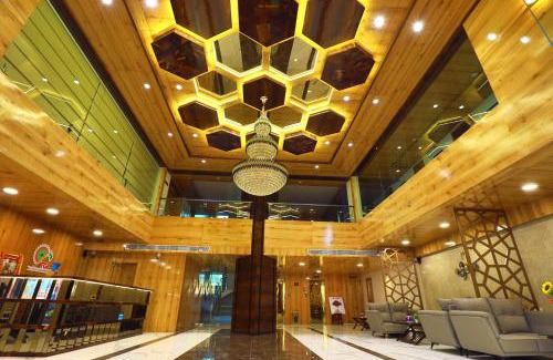 Dwarka Hotel | HOTEL THE GRANDLADHUKARA