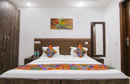 Chhatarpur Hotel | Hotel The Premium Villa