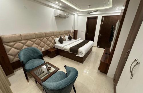 East of Kailash Hotel | Hotel the royal Oakes