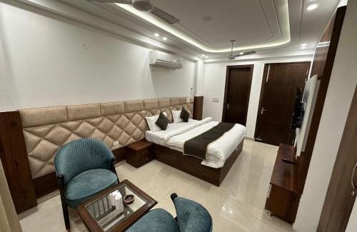 East of Kailash Hotel | Hotel the royal Oakes