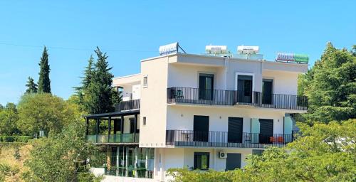 Permet Hotel | Hotel Trifoni