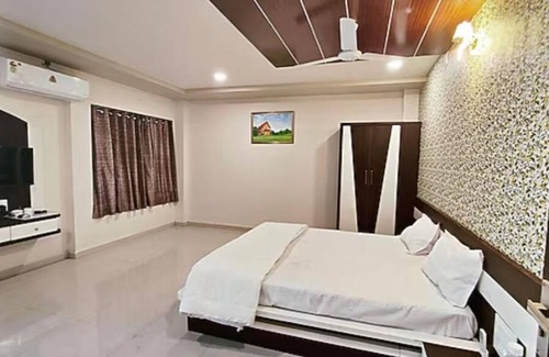 Rajula Hotel | Hotel Tulsi Inn