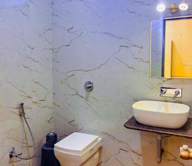 Sohagpur Hotel | Hotel Vatika Inn