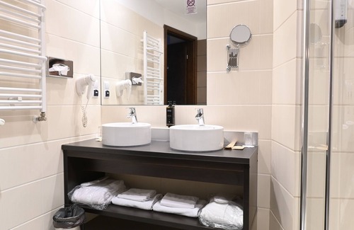 Piotrkow Trybunalski Hotel | Hotel Vestil