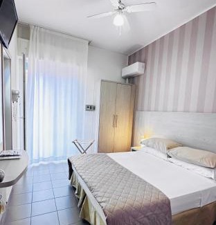 Torre Pedrera Hotel | Hotel Villa Perazzini