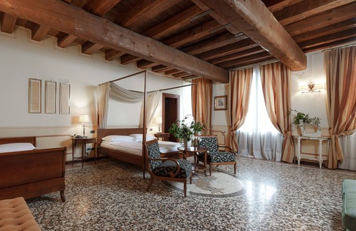 Castello d'Aviano Hotel | Hotel Villa Policreti