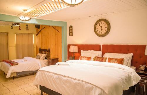 Quetzaltenango Hotel | Hotel Vintage "Casa las Flores"