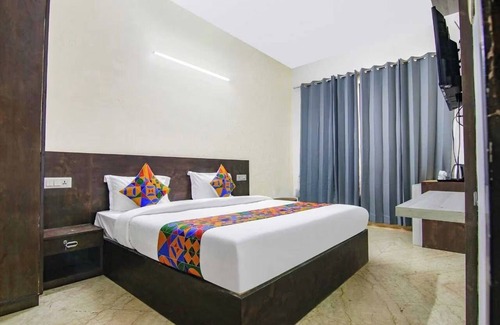 Sector 51 Hotel | Hotel Viraj