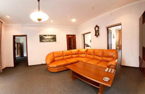 Zarichnyi District Hotel | Hotel Voskresensky