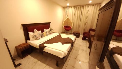 Sector 22 Hotel | Hotel VRS INNS