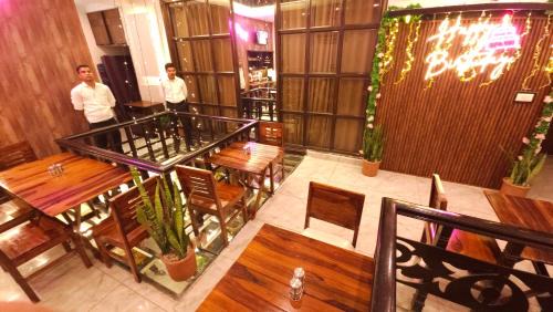 Sector 22 Hotel | Hotel VRS INNS