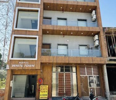 Taj Ganj Hotel | Hotel White Town