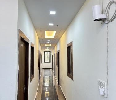 Taj Ganj Hotel | Hotel White Town