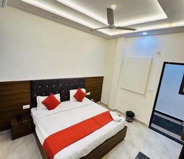 Taj Ganj Hotel | Hotel White Town