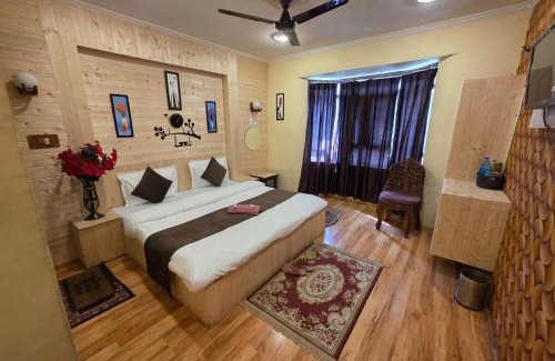 Srinagar Hotel | Hotel Young Mamta