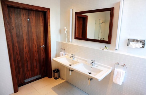 Lubliniec Hotel | Hotel Zamek Lubliniec