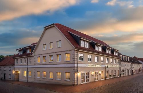 Burg Stargard Hotel | Hotel Zur Burg GmbH