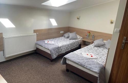 Raszyn Bed & Breakfast | Hotelik Gold